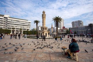 Izmir: Konak square